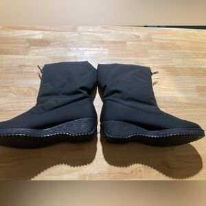 Toe Warmers black boots size 7 1/2 in EUC No signs of wear. Made in Canada 🇨🇦